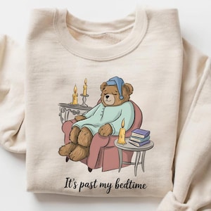 Funny Bear Sweatshirt, It’s Past My Bedtime Crewneck, Cozy Teddy Bear Graphic Sweatshirt, Cute Pajama Bear Pullover, Sleepy Humor Sweatshirt