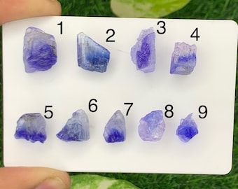 Natürlicher Beheizter Tansanit Rohstein: 9 Stück, blaue und weiße Farbe rau, Edelsteinsammlung.