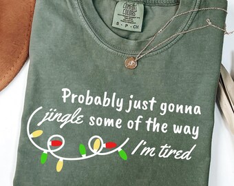 Camiseta Comfort Colors® com estampa de música natalina, "Provavelmente só vou cantarolar um pouco, estou cansado", Camiseta engraçada de Natal