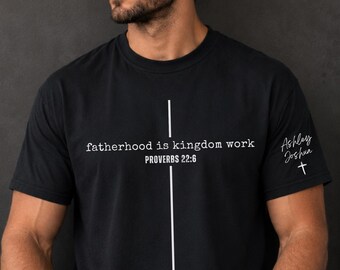 Comfort Colors® Personalisiertes christliches Dad-Hemd, benutzerdefinierte Vaterschaft ist Königreich-Arbeits-T-Stück, Geschenk für religiösen Vati, Bibel-Vers-Vatertagsgeschenk