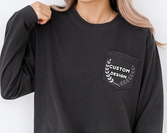Custom Comfort Colors® 長袖ポケットシャツ、パーソナライズテキストシャツ、カスタムロゴTシャツ、カスタムポケットシャツ、長袖ポケット4410
