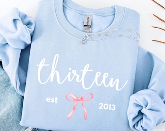 Sudadera personalizada para decimotercer cumpleaños para niñas, con estampado de lazo coqueto, suéter personalizado para el decimotercer cumpleaños, regalo de cumpleaños para adolescentes.