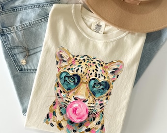 Comfort Colors® Leopard Bubblegum Shirt, süßes Leopard Shirt, Bubblegum Gepard Shirt, Leopard Grafik T-Shirt, trendiges Leopard Shirt, Leopard T-Shirt