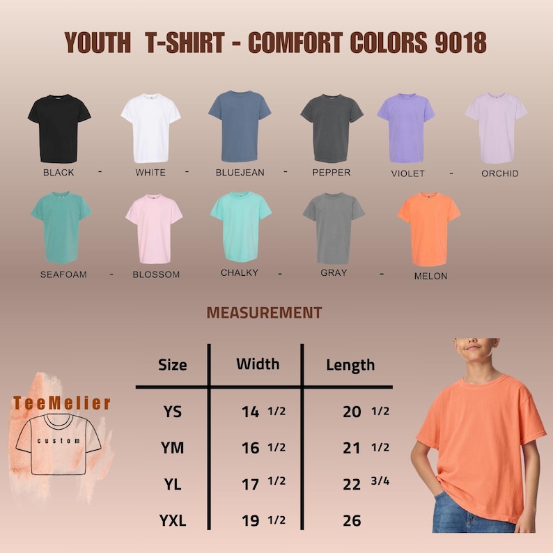 Puede incluir: Exhibici&oacute;n de camisetas juveniles en varios colores: negro, blanco, azul vaquero, pimienta, violeta, orqu&iacute;dea, espuma de mar, flor, tiza, gris y mel&oacute;n. Se proporcionan medidas para las tallas YS, YM, YL y YXL, con anchos de 36.8 a 49.5 cm y largos de 52.1 a 66 cm.