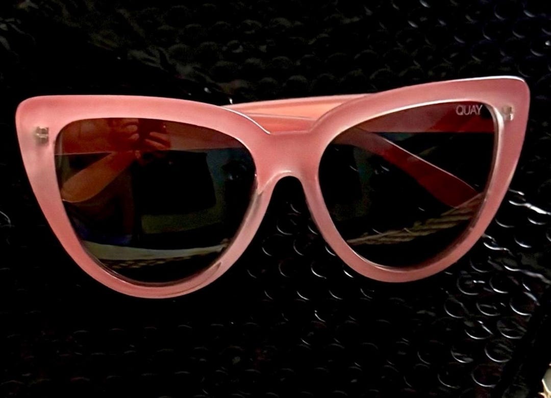 Quay Australia Blush Pink Sunglasses & Case - Etsy Israel display picture 1