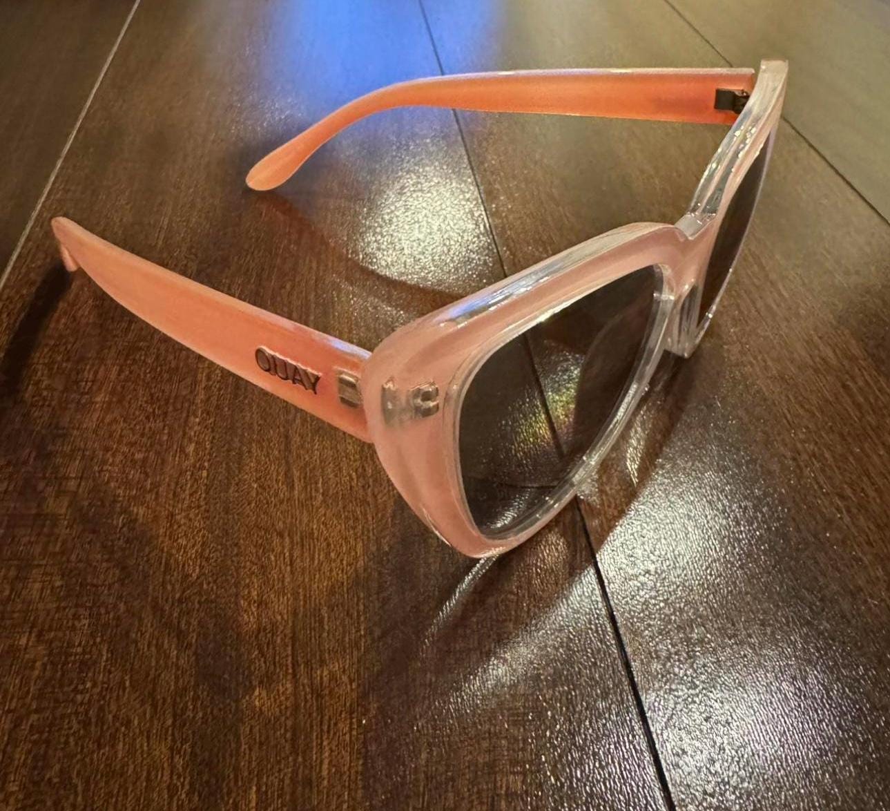 Quay Australia Blush Pink Sunglasses & Case - Etsy Israel display picture 1