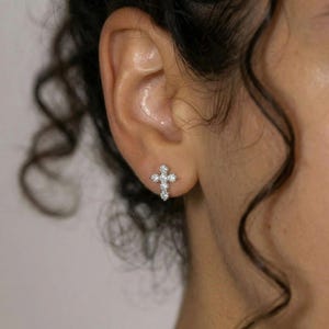 Pendientes de cruz de moissanita, plata 925 bañada en oro, delicada joyería cristiana.