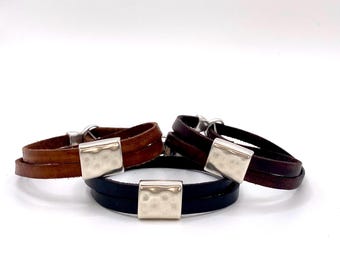 Handgemachtes Lederarmband mit Slider Viereck gehämmert, verstellbares Armband für Damen und Herren. Schmuck -Geschenk-Leder