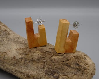 Brutalne drewniane kolczyki koła, biżuteria produkowana w Irlandii