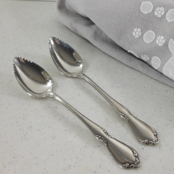 2 CELEBRITY Fruit Grapefruit Spoons Oneidacraft Deluxe Stainless