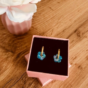 Pendientes infantiles de 1 cm, Mini Flora 2 con borlas