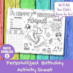 Op de afbeelding: Een zwart-wit gepersonaliseerd verjaardagsactiviteitenblad met de tekst "Happy 7th Birthday Abigail". Het blad bevat woordzoekers, een woordzoeker en illustraties van schaatsen, rolschaatsen en ballonnen.