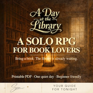 Könnte beinhalten: Eine digitale Grafik für ein Solo-Rollenspiel mit dem Titel A Day at the Library, A Solo RPG for Book Lovers. Das Bild zeigt eine leuchtende Laterne auf einem Holztisch in einer Bibliothek mit Bücherregalen. Text: Bring a book. The library is already waiting. Printable PDF, One quiet day, Beginner friendly, Your guide for tonight.