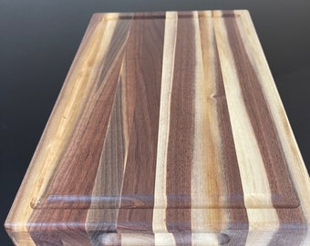 Solid walnut cutting board 16" x 10" x 1.5" thick