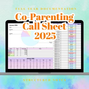 以下が含まれることがあります： ラップトップの画面に「Co-Parenting Call Sheet 2025」というドキュメントが表示されています。ドキュメントには、カレンダー、データテーブル、円グラフが含まれています。「Full Year Documentation」と「Structured Notes」という言葉も表示されています。