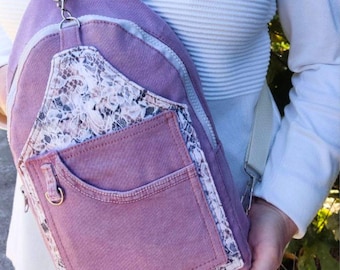 Borsa a tracolla in denim color lavanda: borsa a tracolla floreale realizzata a mano