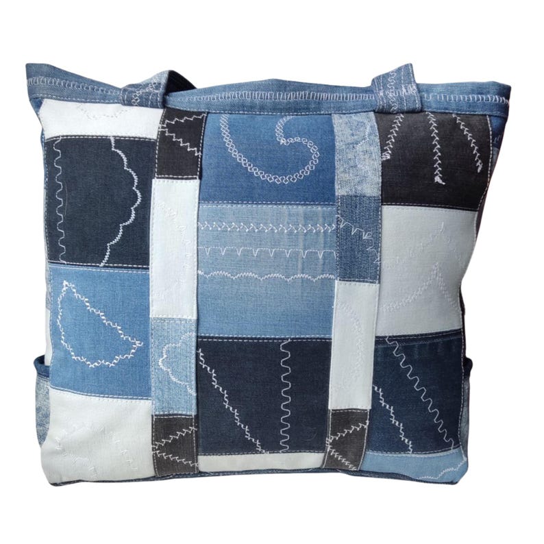 Borsa tote in patchwork di denim riciclato: borsa a tracolla grande realizzata a mano per l'uso quotidiano. immagine 6