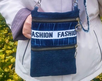 Bolso bandolera de mezclilla reciclada con correa con letras