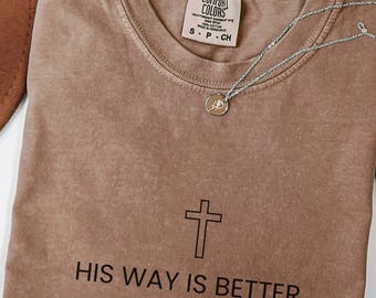 Camiseta cristiana Comfort Colors® "Su camino es mejor", linda camiseta cristiana de Jesús, regalo minimalista de fe cristiana para adolescentes, camiseta de iglesia