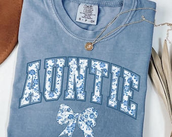 Comfort Colors®Auntie Shirt, Aunt Shirt, Floral Auntie, New Aunt Gift, Pregnancy Announcement, Gift for Aunt, Pregnancy Reveal to Aunt