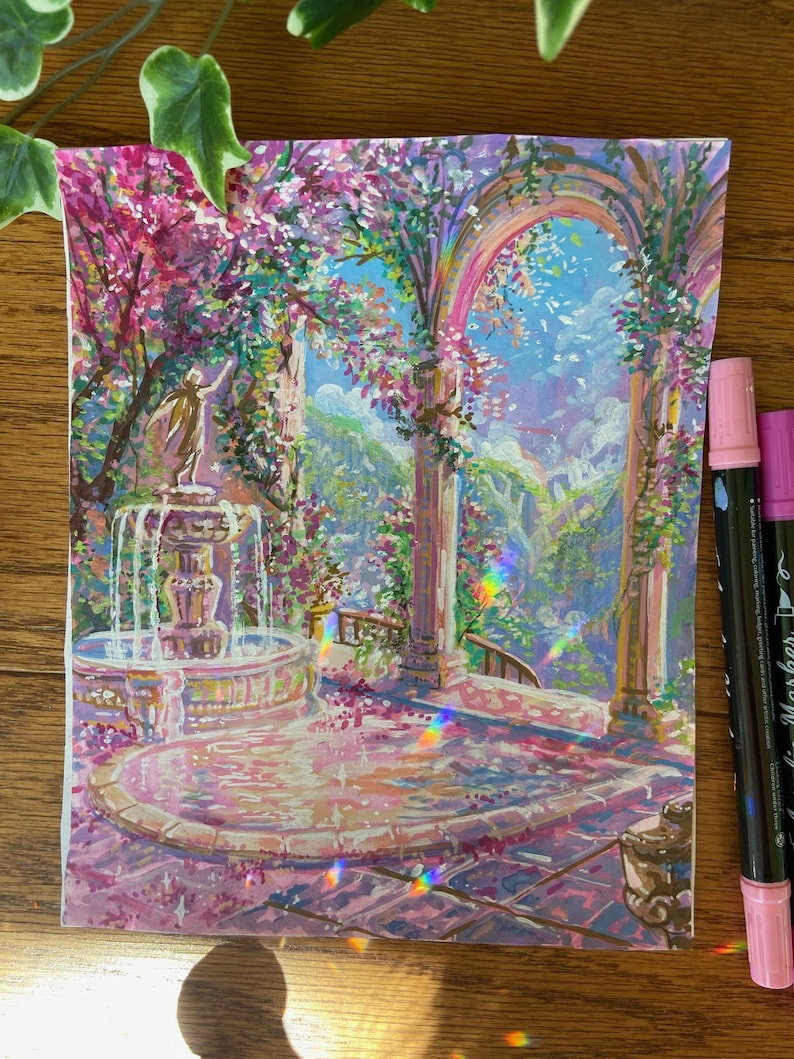 Pu&ograve; includere: Un dipinto colorato raffigura una serena scena di giardino con una fontana, archi e un rigoglioso fogliame. L'opera d'arte presenta una tavolozza di rosa, verdi e blu, creando un'atmosfera vibrante e invitante. Due pennarelli rosa sono visibili a destra.