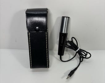 Micrófono de mano Lloyd's vintage para grabadora portátil de los años 60 y 70 con estuche.