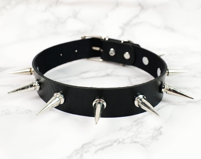 Black Leather Spiked Choker Necklace, Adjustable Gothic Punk Collar with Rivet Details, Edgy Streetwear Jewelry Gift for Girlfriend
