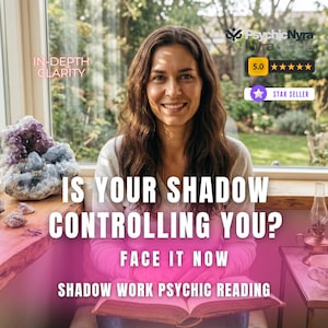 Op de afbeelding: Een persoon met lang bruin haar houdt een open boek vast, met tekstoverlay: IN-DEPTH CLARITY, IS YOUR SHADOW CONTROLLING YOU? FACE IT NOW, SHADOW WORK PSYCHIC READING, PsychicNyra, 5.0 sterren en STAR SELLER. Een grote paarse kristalgroep staat ernaast.