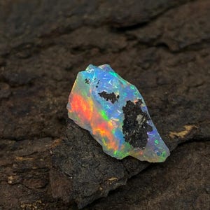 AAA+ Natural Ethiopian Opal Fire Flashy 3.95 CT Glittery Opal