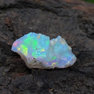 Ópalo etíope natural brillante de 6,90 €. Disponible en el mercado original y mayorista.