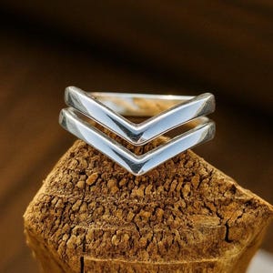 Pierścionek z podwójnym obrączką w kolorze srebra z jodełką: minimalistyczny pierścionek typu V do łączenia, solidna, masywna biżuteria