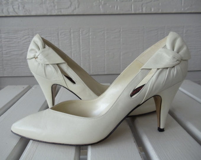 RESERVED Ivory Pumps With Side Knot Leather Heels Proxy Etsy