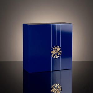Einzigartige Blaue Plexiglas Urne für menschliche Asche mit Messingdetail – Made in Italy