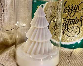 Candela fatta a mano a forma di albero di Natale in barattolo di vetro con coperchio in legno