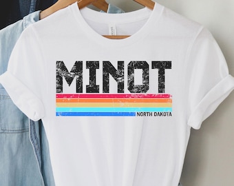 ノースダコタ州マイノットのTシャツ、マイノットのシャツ、ノースダコタ州の都市、マイノットの故郷、マイノットのギフト、マイノットの友人へのギフト、マイノットの街の故郷
