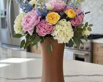 Matte Copper Hourglass Vase – Acrylic Poured Sculptural Decor, Modern Japandi Accent