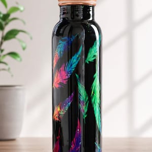 Botella de agua de cobre puro hecha a mano, diseño de pluma negra, recipiente para bebidas de bienestar ayurvédico