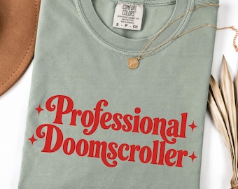Professioneel Doomscroller T-shirt | Retro script typografie, rode opdruk