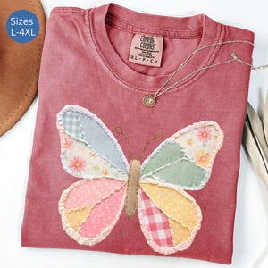 Camiseta de talla grande con estampado de mariposas y patchwork, estilo cottagecore, camiseta de patchwork para mujeres de talla grande, regalo de verano, camiseta Comfort Colors