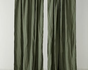 Panel de cortina de lino natural, verde oliva, con trabillas, estilo rústico.