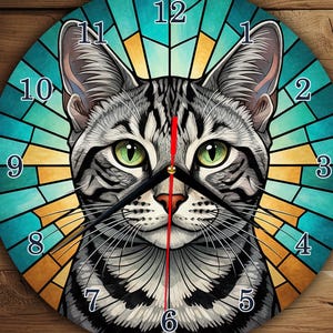 Gebrandschilderd glas kat wandklok ontwerp – Green Eye Cat-wijzerplaat, png-bestand – met cijfers – ronde afdrukbare – digitale download
