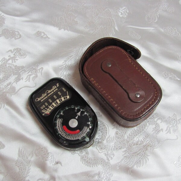 Vintage or Antique Weston Master II Electrical Universal Light Exposure Meter Gauge with Leather Belt Case