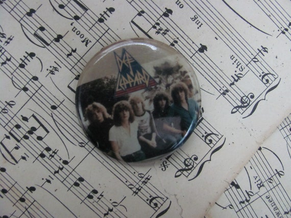 Def Leppard Rock Band -  Pin  Back Button Lapel P… - image 2