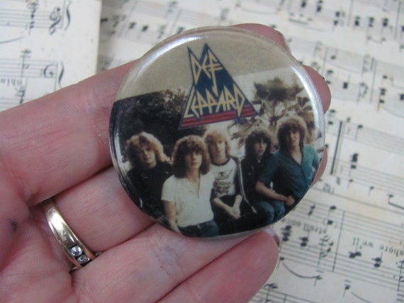 Def Leppard Rock Band -  Pin  Back Button Lapel P… - image 1