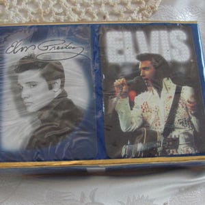 Double Deck ELVIS Spielkarten NIB Blue Velour Illustrierte Fotos von Elvis auf jeder Karte // King of Rock & Roll Elvis Presley Monument