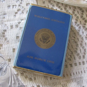Vintage souvenir Air Focre One speelkaarten dekdoos compleet verzegeld Welkom aan boord van het presidentiële zegel Reagan uit de jaren 80?