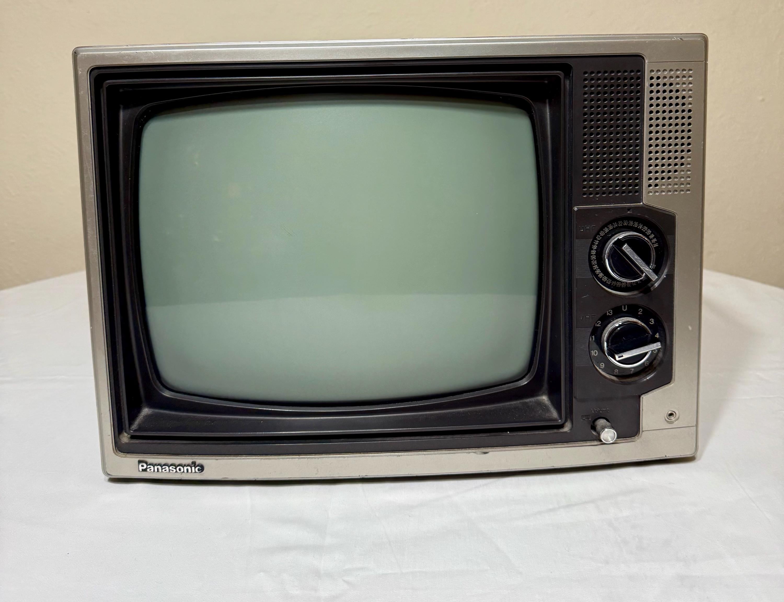 Vintage Panasonic TR-1241T Black and White Portable Television - Etsy
