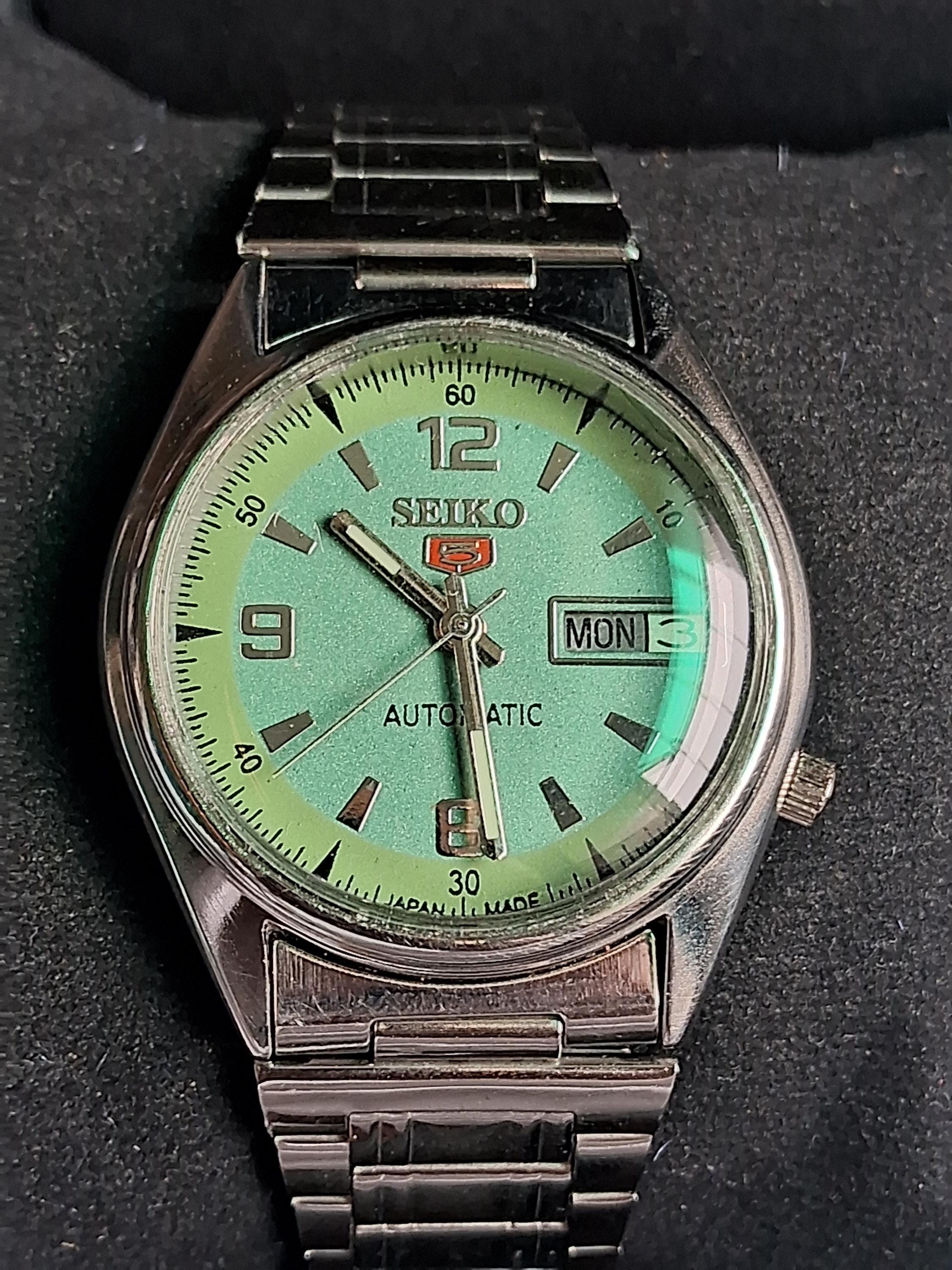 AUTHENTIC VINTAGE SEIKO EMERALD DAINTY WATCH Rare Seiko 5 SNK543 7S26-01V0 Automatic Green Emerald 5 Logo  main image 3