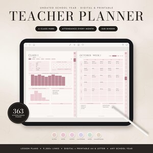 Könnte beinhalten: Ein digitaler Lehrerplaner auf einem Tablet-Bildschirm mit einem Eingabestift. Der Planer enthält 363 verlinkte Seiten, Klassen-Hubs, Anwesenheitslisten und Ordnerbereiche. Die Benutzeroberfläche ist in sanften Rosatönen gehalten.