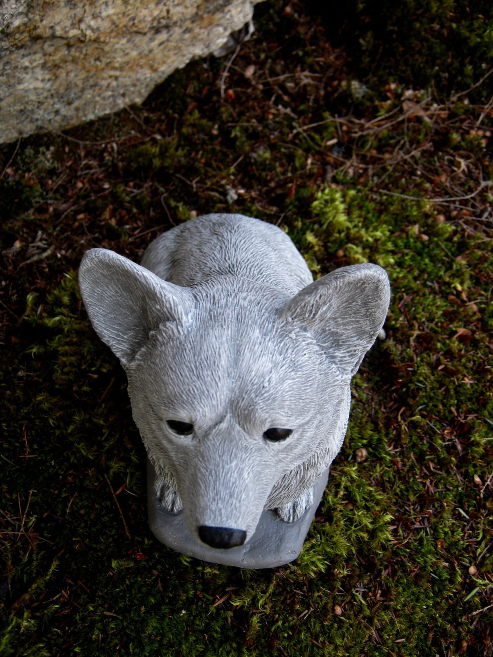 outdoor corgi statue
